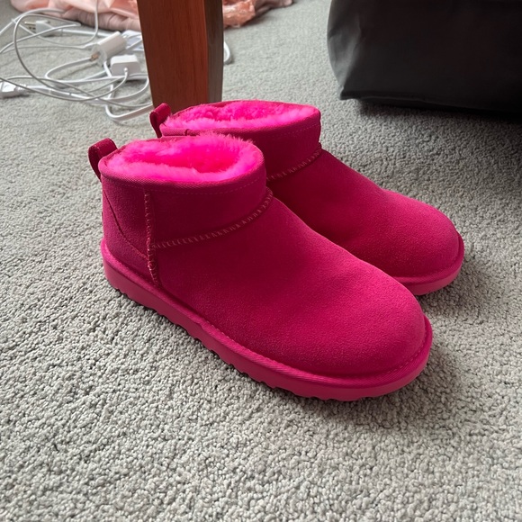 Ugg Classic Ultra Mini Boots - Picture 2 of 4